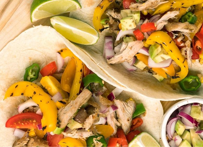 Fajitas de pollo con verduras estilo casero